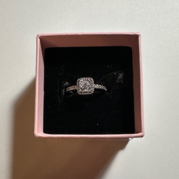 Pandora Jewelry - Pandora Halo Ring size 5- NWOT Box
